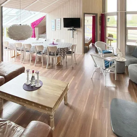 Casa vacanze 12 Person Holiday In *